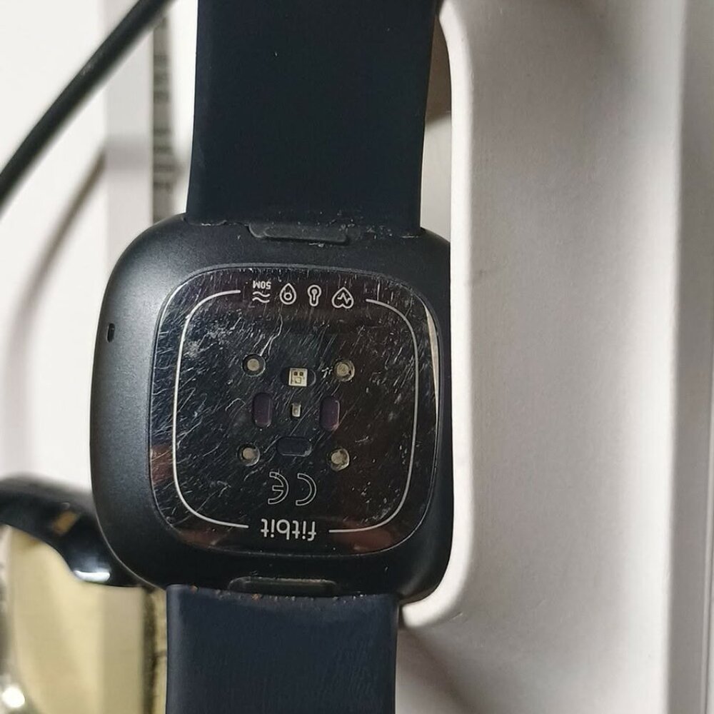 Fitbit Sense Smartwatch Flawless Condition w/ Charger, Faceplate Protector, ect - Picture 8 of 9